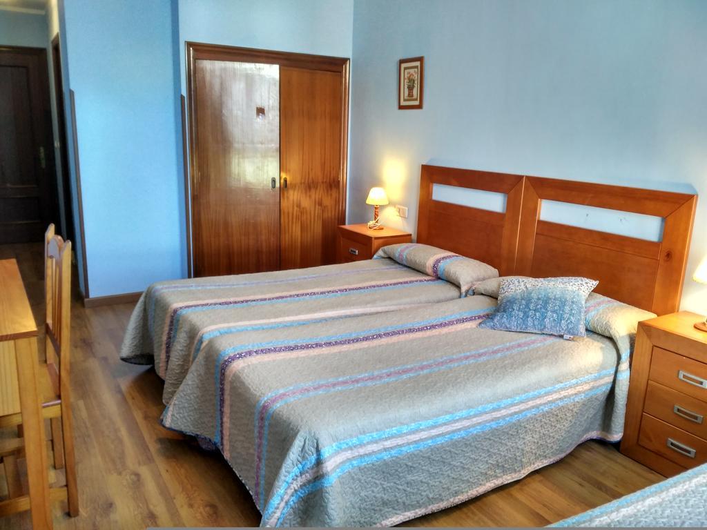 Hotel Aguila Real Onís Екстериор снимка