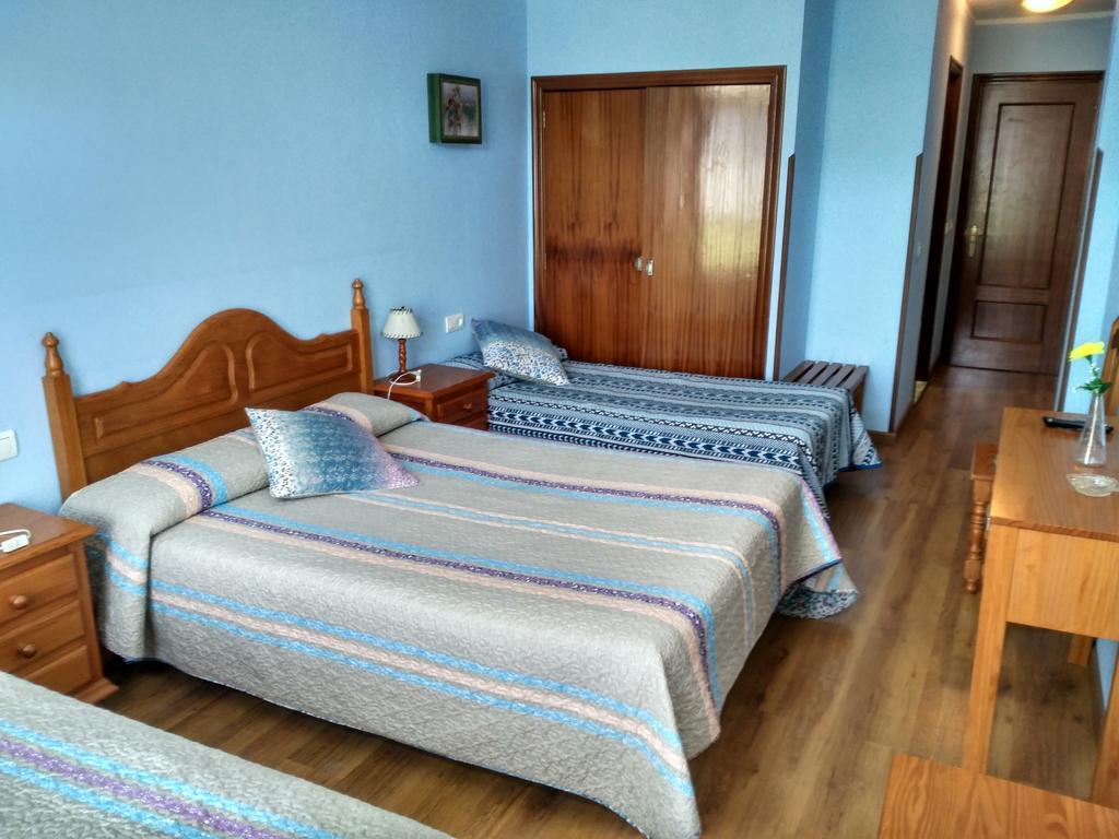 Hotel Aguila Real Onís Екстериор снимка