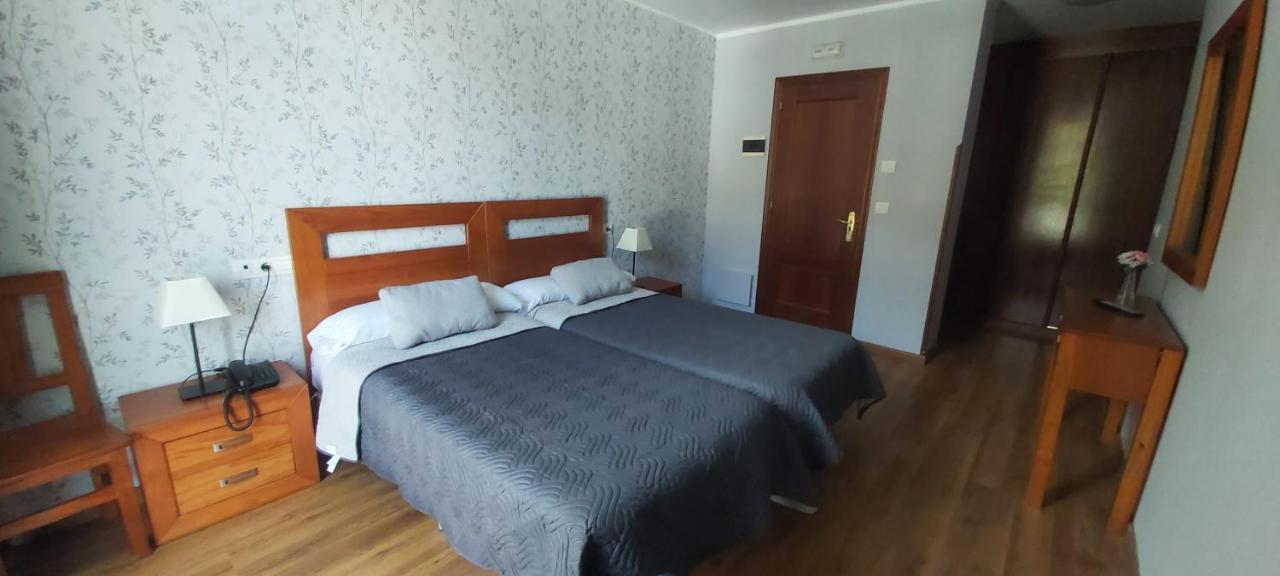 Hotel Aguila Real Onís Екстериор снимка